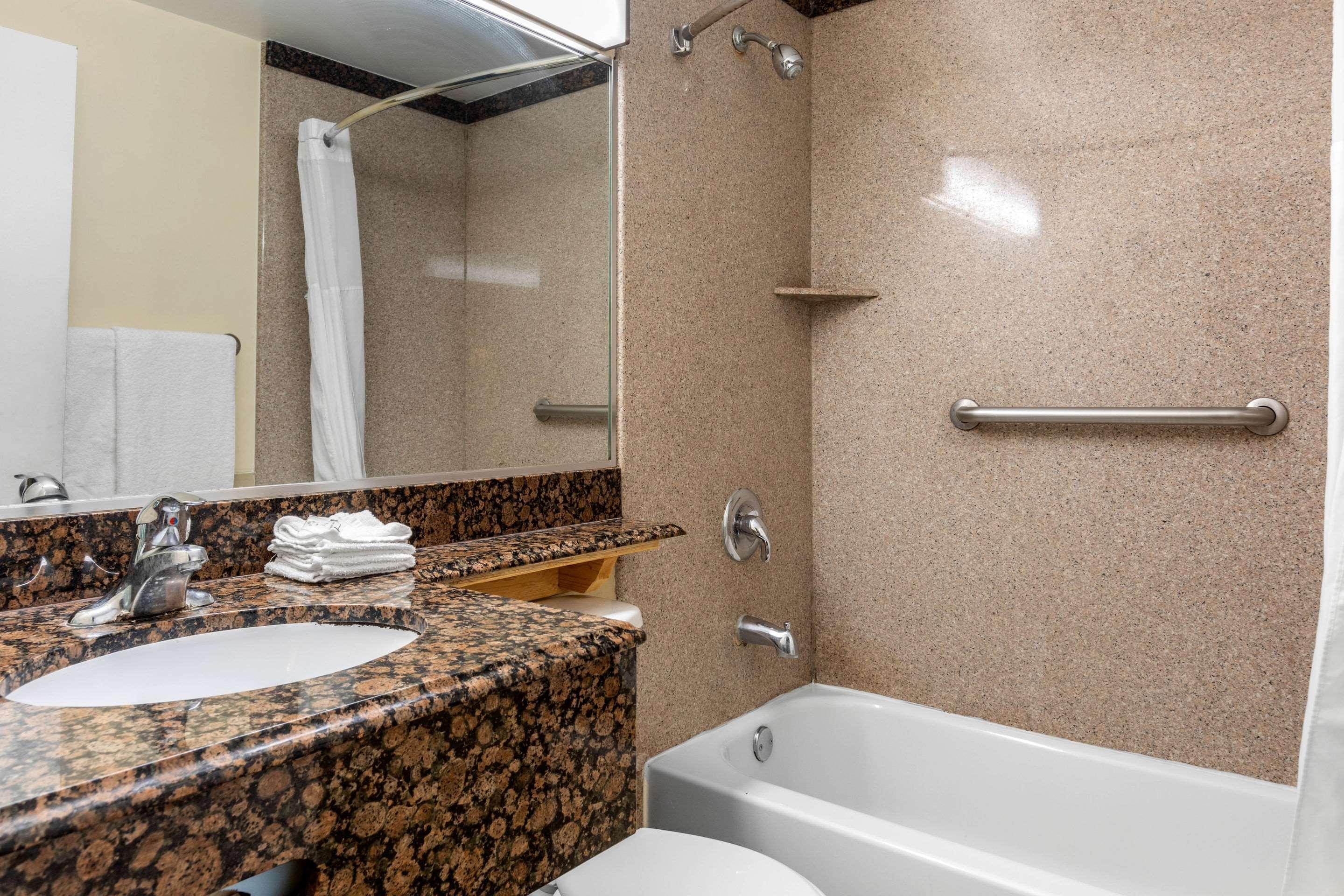 Quality Inn Lomita-Los Angeles South Bay Экстерьер фото